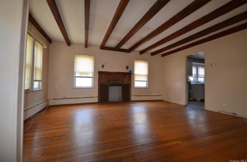69 Poplar Ave, Bronx, NY 10465-3941