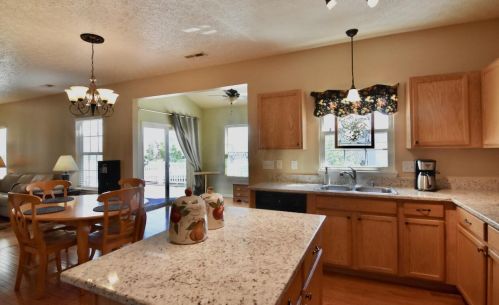 5902 Platinum Dr, Darbydale OH  43123-8388 exterior