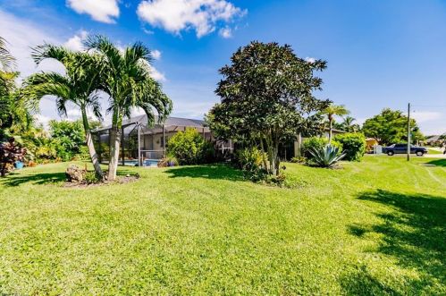 627 34th St, Cape Coral, FL 33904-4900