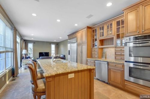 22 Winding Rdg, Oakland, NJ 07436-2328