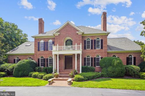 601 Deerfield Pond Ct, Great Falls, VA 22066-2830