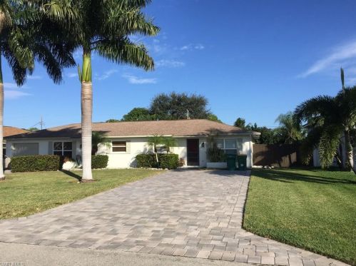 571 99th Ave, Naples, FL 34108-2228