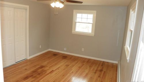 8 Oak Dr, East Hampton CT  06447-1133 exterior