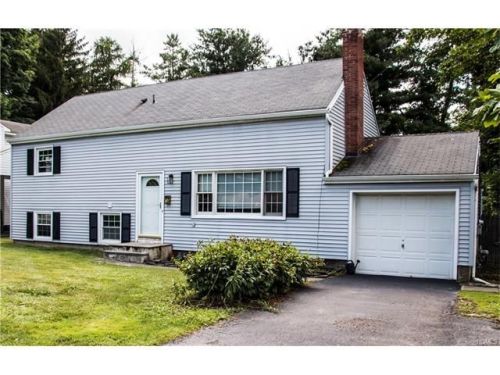 18 Smith Rd, Cornwall, NY 12518-2010