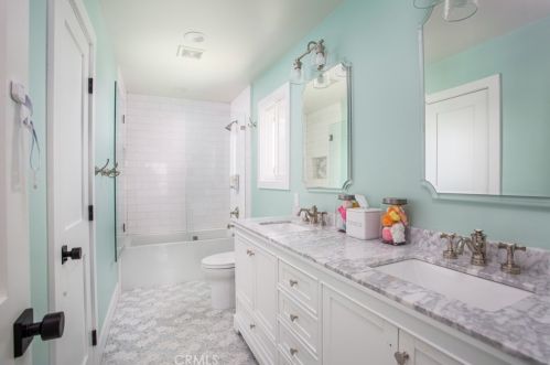 2936 Alta Vis Dr, Newport Beach CA  92660-3205 exterior