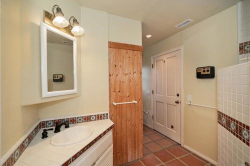 1129 Sugarbush Dr, Vista CA  92084-6605 exterior