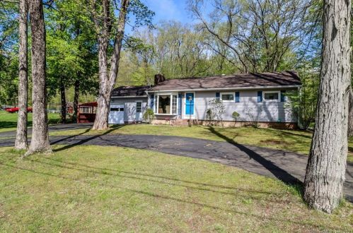 9 David Ln, Northford, CT 06472-1448