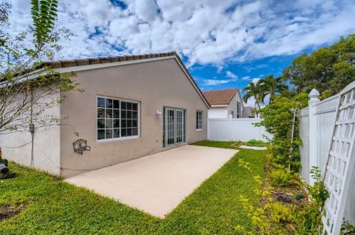 16471 22nd St, Hollywood FL  33027-4464 exterior