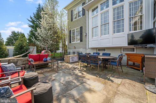 42306 Big Spg Ct, Leesburg VA 20176-6289 exterior