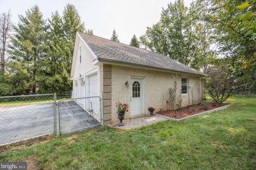 1700 Morgan Ln, Collegeville PA  19426-2859 exterior