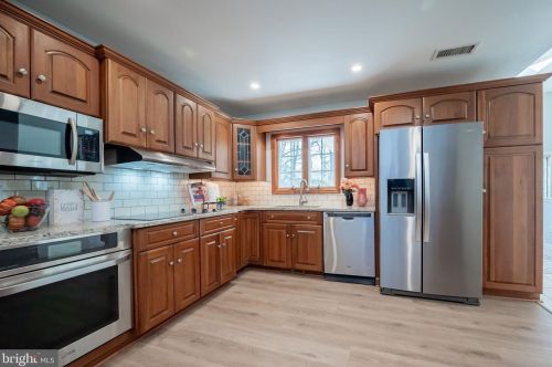 1912 Beechwood Dr, Wilmington DE  19810-4359 exterior