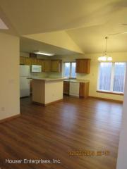 7 Redtail Ct, Iowa City IA  52241-4000 exterior