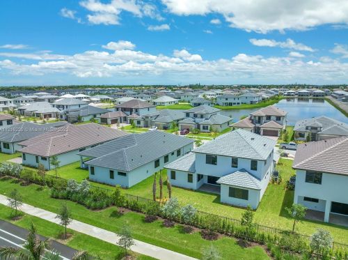 17751 41st St, Hollywood, FL 33029-5035