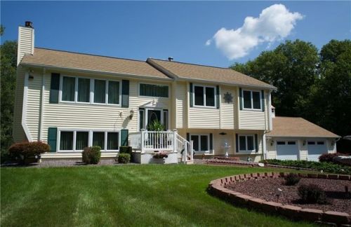 1800 Harkney Hill Rd, Coventry, RI 02816-4659