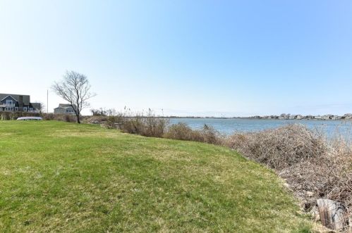 31 Sunset Shore Dr, South Kingstown RI  02882-5426 exterior