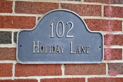 102 Holiday Ln, Newport, KY 41075-2027