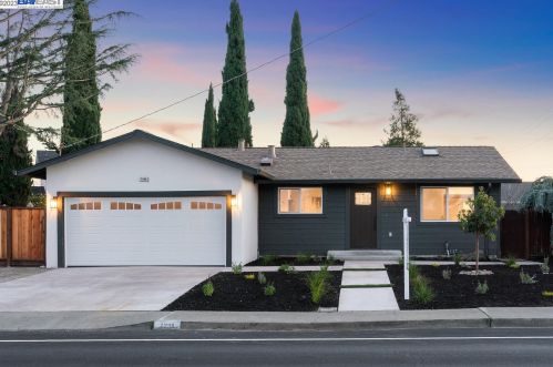 7298 Tamarack Dr, Pleasanton CA  94568-1749 exterior