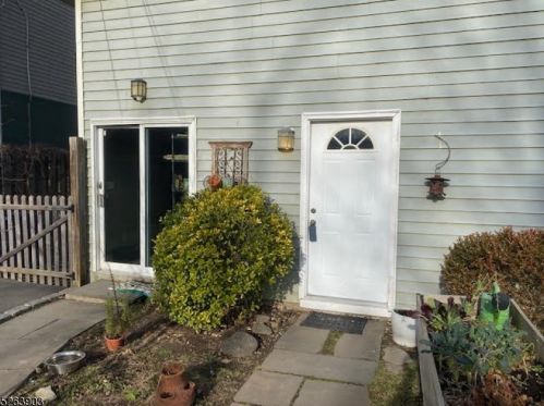 19 Oxford St, Montclair NJ  07042-4907 exterior