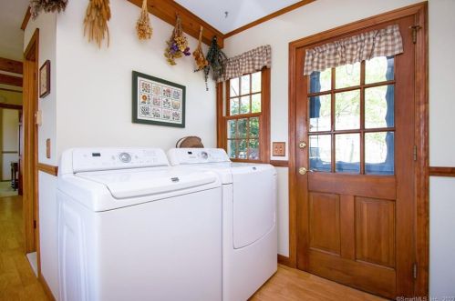 58 Notch Rd, Manchester CT  06043-7421 exterior