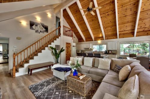 2464 Bernice Ln, South Lake Tahoe CA  96150-7215 exterior