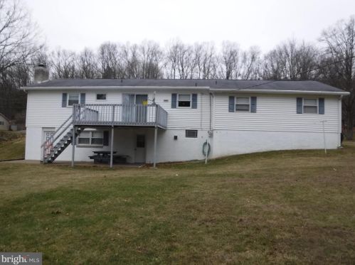 205 Oak Rd, Paradise Park, PA 17068-9634