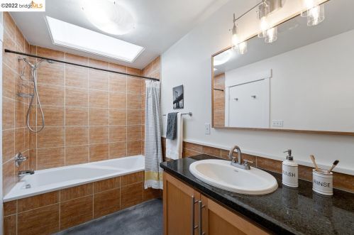 2858 Helen St, Oakland CA  94608-4028 exterior