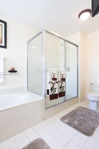 3136 176 Ter, Hollywood FL 33029-5556 exterior