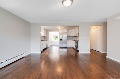 124 Park Dr, Kensington CT  06037-3815 exterior