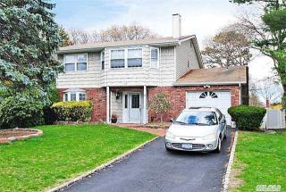 128 Ballad Cir, Holbrook, NY 11741-3838