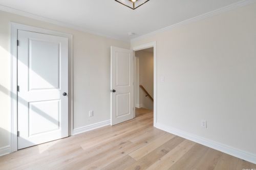 3 Baylis Pl, Lynbrook NY  11563-4203 exterior