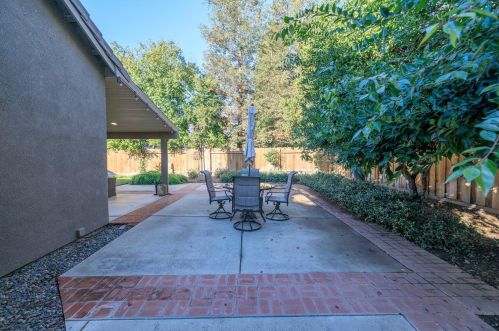 1955 Tuolumne Rd, Turlock CA  95382-8912 exterior