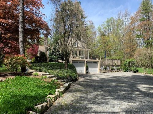 184 Chestnut Hill Rd, Bridgeport, CT 06611-4116