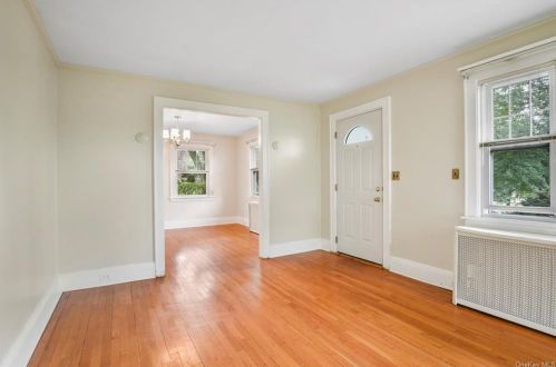 80 Primrose St, White Plains NY  10606-1631 exterior