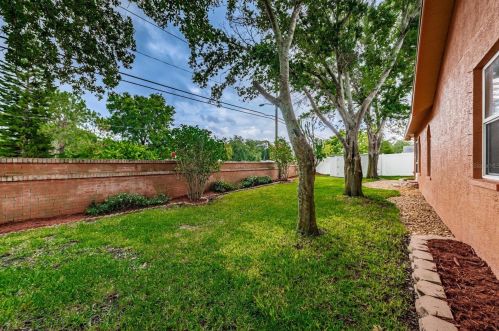 1083 Northridge Dr, Palm Harbor FL  34683-2720 exterior