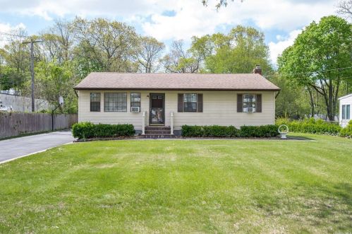 372 Furrows Rd, Holbrook, NY 11741-2717