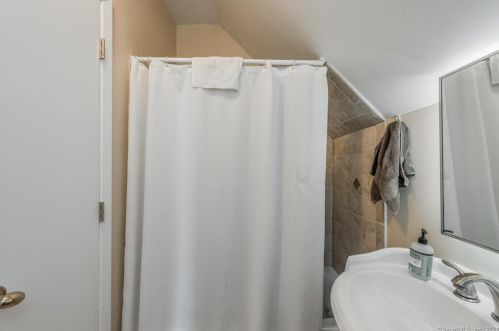 8 Noble Ave, Milford CT  06460-4717 exterior