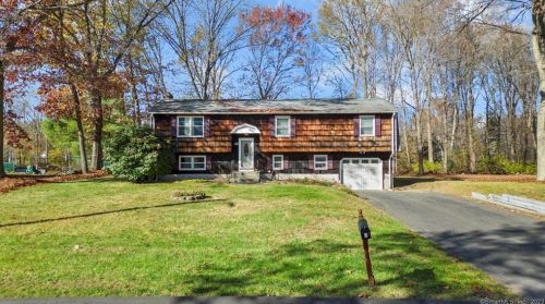 46 Linwood Dr, Bloomfield CT  06002-1717 exterior