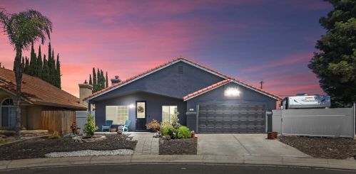 5812 Stretch Dr, Riverbank, CA 95367-3110