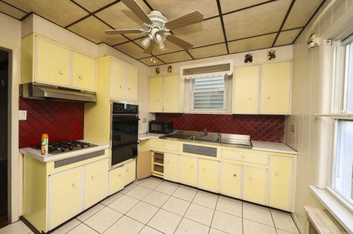 76-11 97th Ave, Jamaica, NY 11416-1022