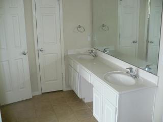 2423 Falcon Knoll Ln, Katy TX  77494-2944 exterior