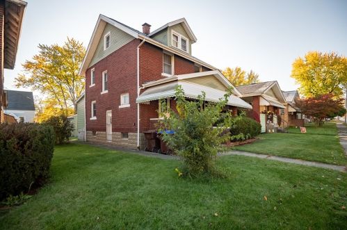 585 Stambaugh Ave, Hermitage, PA 16146-4130