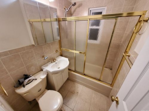 60 Cedar St, Hicksville NY  11801-3241 exterior