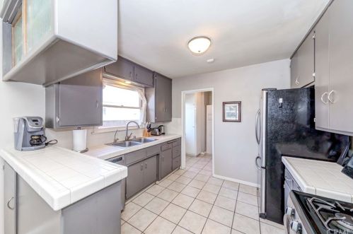 1740 Hickory Ave, Torrance CA 90503-7219 exterior