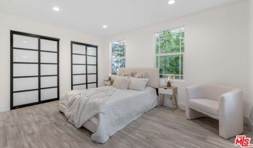 11512 La Maida St, North Hollywood CA  91601-4323 exterior