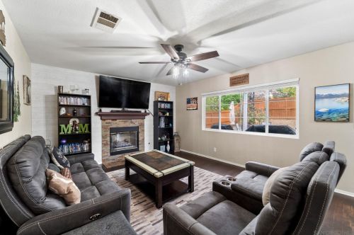 42064 Pine Needle St, Temecula CA  92591-7915 exterior