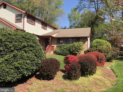 313 St David Dr, Mount Laurel, NJ 08054-2907