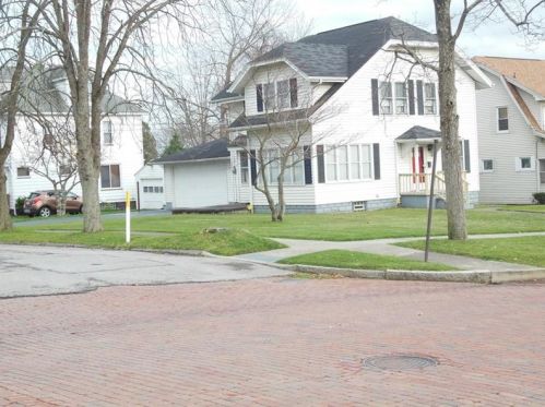 1612 Delaware Ave, New Castle, PA 16105-2676