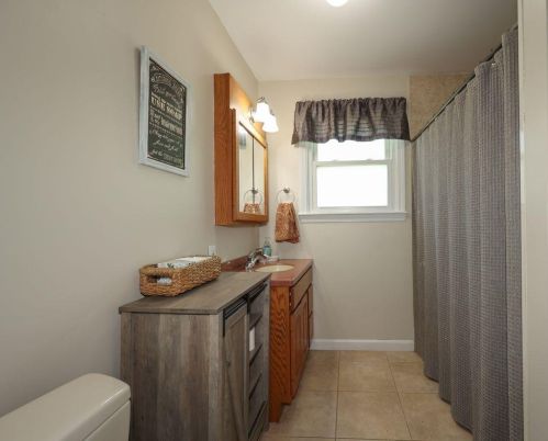 18 Hunter Ct, Goffstown NH  03045-1629 exterior