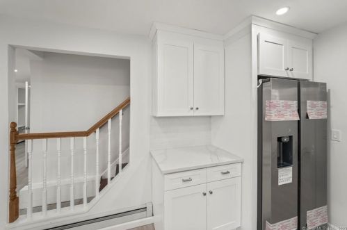 27 Hawthorne Dr, Norwalk CT  06851-4113 exterior
