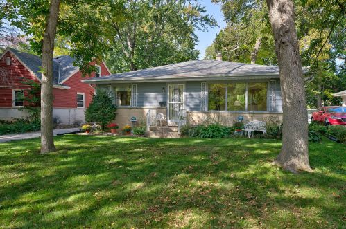 5741 River Forest Dr, Milwaukee, WI 53209-4521